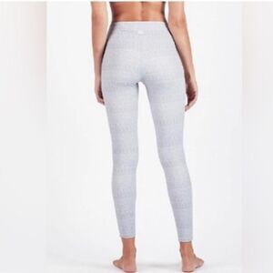 Vuori Vibes High Rise Legging Light Gray Chevron Print